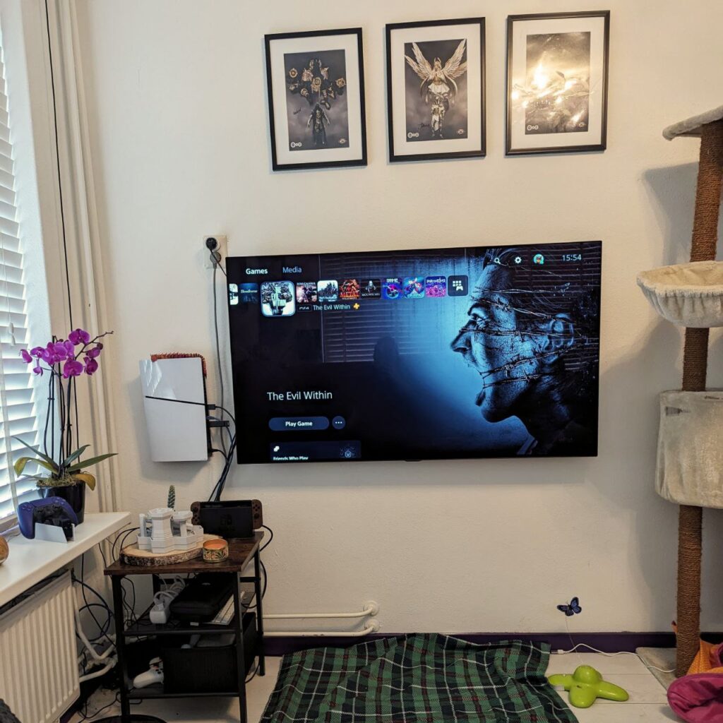 living room, tv and playstation